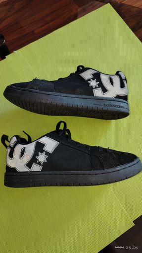 Кроссовки замшевые р. 36 б/у