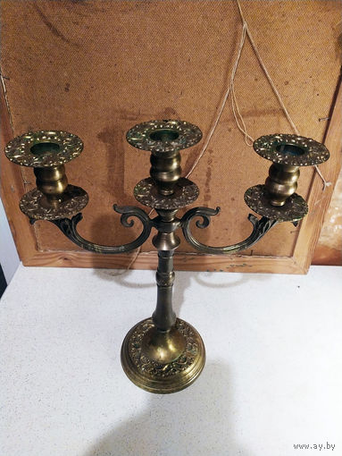 Старинный бронзовый подсвечник.