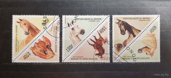 Бенин. 1997 год. Фауна. Лошади (3 сцепки по 2 марки) (1135)