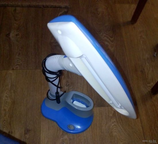 Прекрасный светильник настольный. Лампочка новая. Чистенький. Симпатичный)) Удобный.