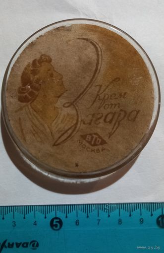 Старая стеклянная крышка от крема от загара.