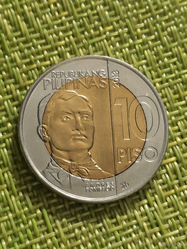 Филиппины 10 писо, ( песо )  2013 г  (150 лет со дня рождения Андреса Бонифасио - биметалл)
