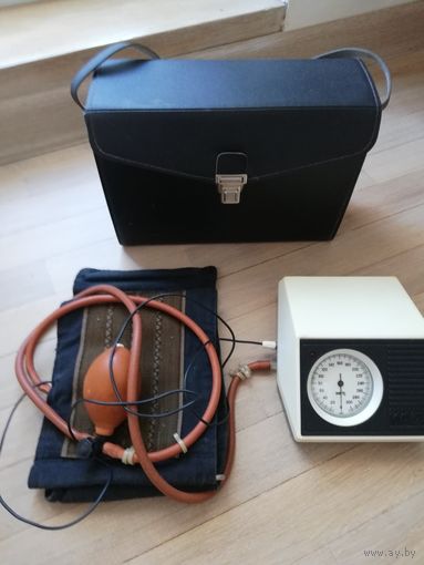 Полуавтоматический тонометр артериального давления.СССР.