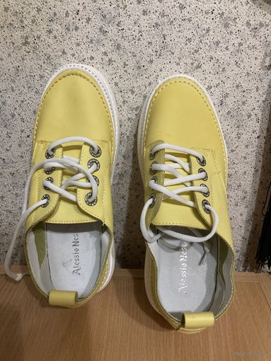 Кроссовки женские со стразами