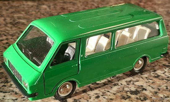 Советская машинка Раф 2203