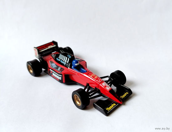 Формула-1, модель гоночного автомобиля, 90 годы. Welly Formula Racer (9910 красная).
