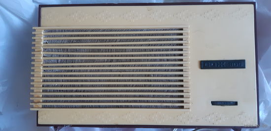 Радио СОЖ 305, 1976 год, карболит.
