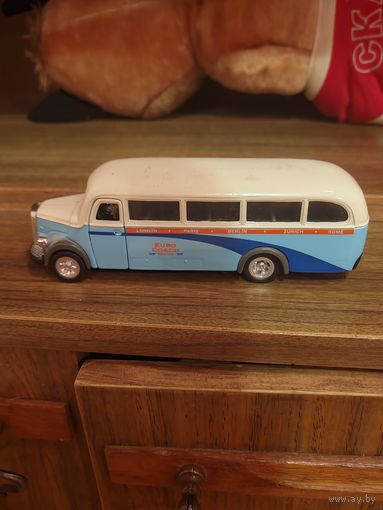 Автобус мерседес бенц