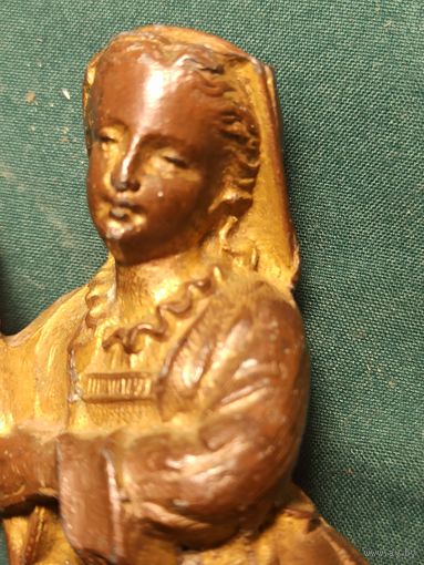 Антикварная статуэтка "Пастушка ", темная бронза с позолотой.