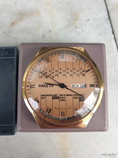 Абсолютно новые часы ссср ракета мультикалендарь