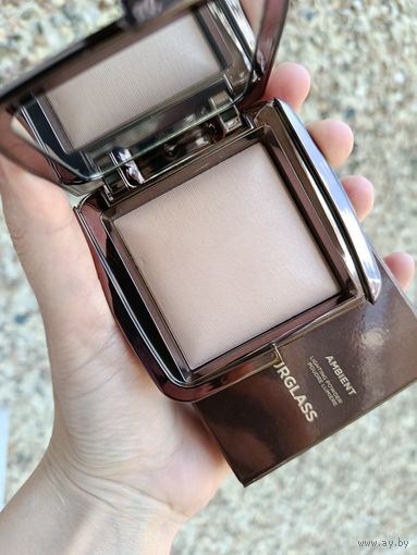 Пудра Hourglass в оттенке Dim Light (полноразмер, из стока)