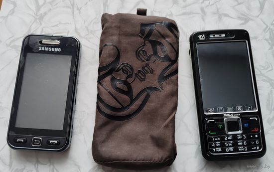 2 мобильных телефона и чехол