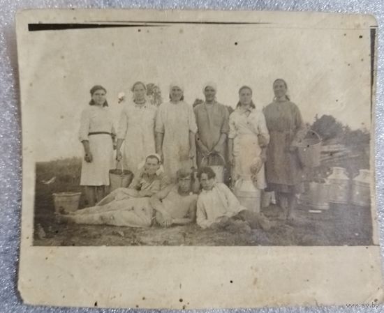 Старое фото доярки  в коллекцию