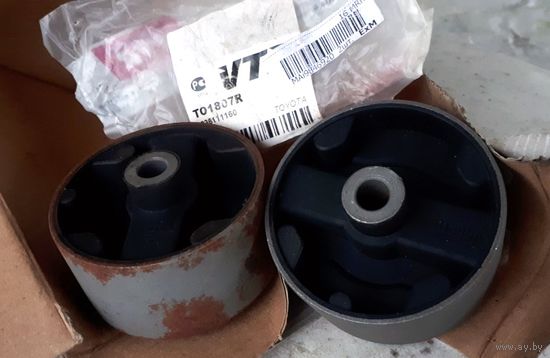 Подушка опора двигателя сайлентблок TOYOTA 1236111160