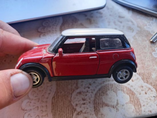 Модель автомобиля MINI COOPER