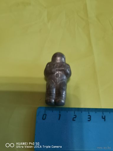 Редкая Фигурка брелок  Космонавта СССР  самая привлекательная цена трёхдневный аукцион