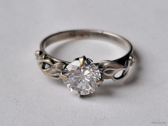 Кольцо с кристаллом. Клеймо. Размер 17.5