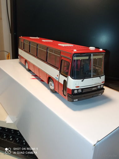 Автобус Икарус-256.54 киноварь