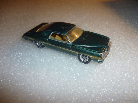 Модель машинки PONTIAC LeMans GT 1973. Johnny Lightning. 1:64