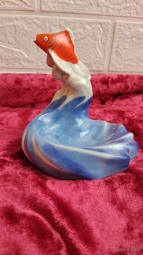 КОЛЛЕКЦИОННАЯ ФАРФОРОВАЯ СТАТУЭТКА РЫБКА НА ВОЛНЕ КОРОСТЕНЬ СССР РАННЯЯ ОРИГИНАЛ  ЛОТ 2 .  Распродажа Коллекции !!! . Экспресс  Аукцион  с рубля без МПЦ и прочего 3 ДНЯ  .Много лотов в продаже .