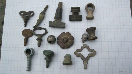 Старинные ручки и детали с наружной и внутренней резьбой.15 шт. Бронза, литье.