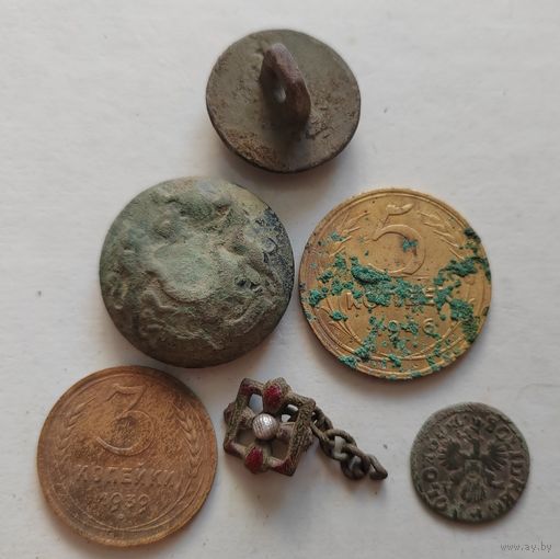 Монеты, пуговицы.