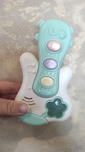 Гитара музыкальная, длина 17 см.