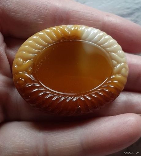 Винтажная брошь из глушенного стекла. Чехословакия.