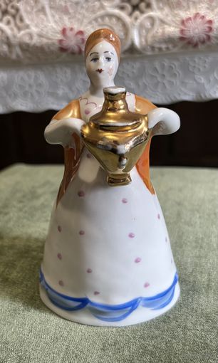 Статуэтка Девушка с самоваром . Дулёво