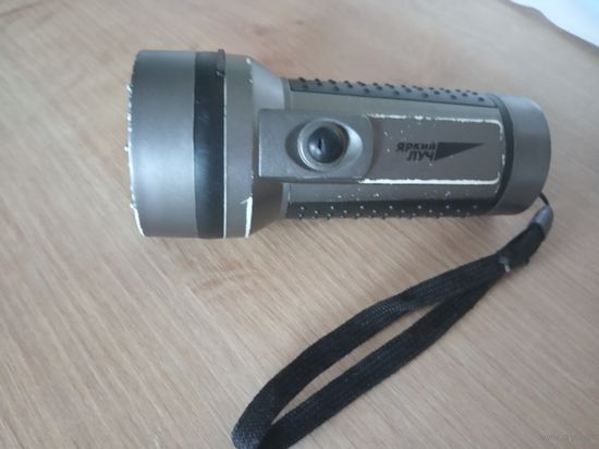 Фонарь Яркий луч