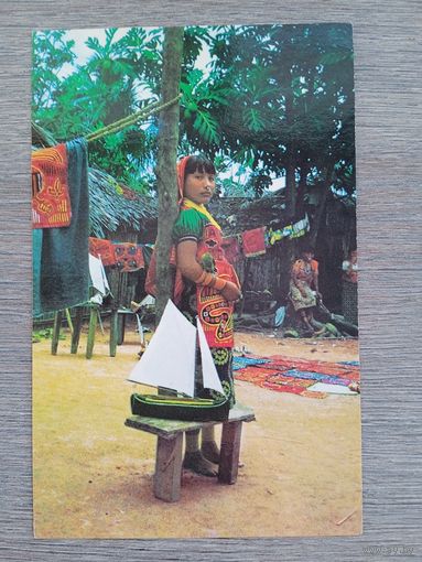 Этнография. Панама. Жительница с островов Сан-Блас в традиционной одежде