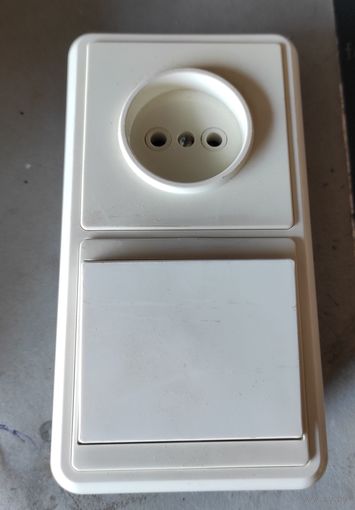Блок 1 клавишный выкл + розетка скрытой установки