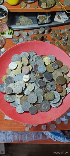 Сборный лот монет всего мира. Торги с 1 рубля
