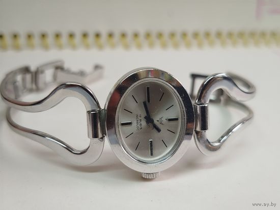 Часы "Дамские" красивые,не ношеные, Swiss made?,механика,на точном ходу!
