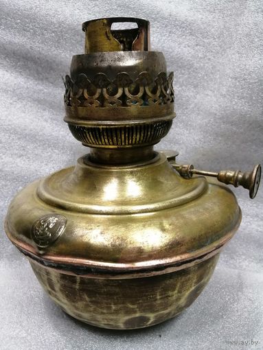 Латунная керосиновая лампа с клеймами и круговым фитилём. Европа, начало прошлого века.