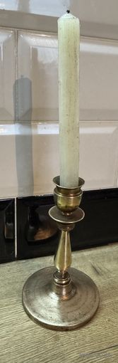 Подсвечник бронзовый.