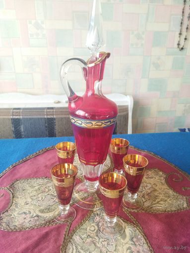 Рюмки (5 шт) и графин сер. 20 в. Редкость.Номерной.Рубиновое стекло. Позолота. Стеклозавод " Неман"