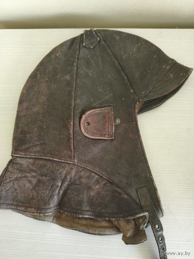 Шлем немецкого лётчика из натур. кожи на байке. Состояние.