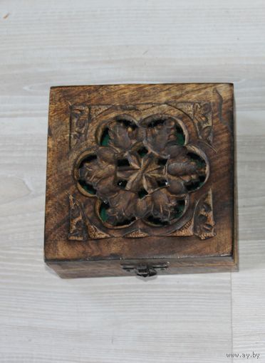 Деревянная, индийская шкатулка.