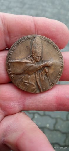 Медаль посвящен четвертому паломничеству Папы Римского  СОСТОЯНИЕ ! НА  ФОТО . ОРИГИНАЛ  .  Распродажа Коллекции !!! . Экспресс  Аукцион  не с рубля без МПЦ и прочего 3 ДНЯ  .Много лотов в продаже .