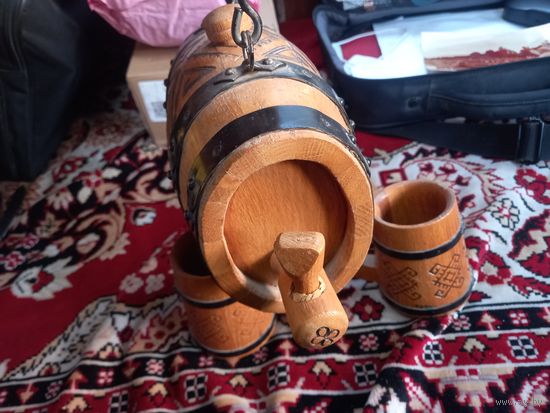 Деревянный винный бочонок+кружки под самогон)) СССР антуражный