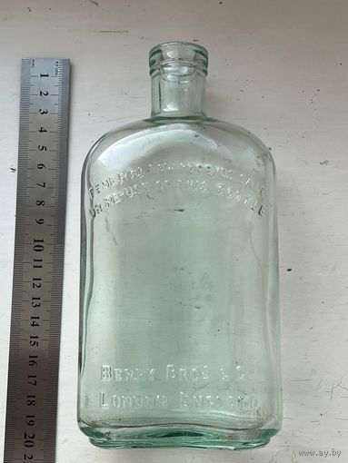 Бутылка времен "Сухого закона" от виски.Бутылка в виде изогнутой фляжки.