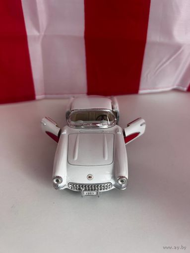 Модель chevrolet corvette 1957 1:34