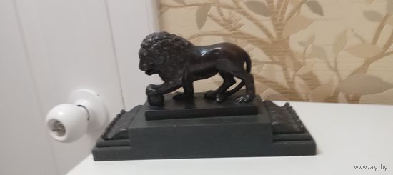 Лев с набережной НЕВЫ.