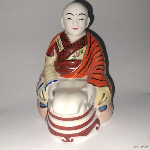 Фарфоровая статуэтка. Монах.