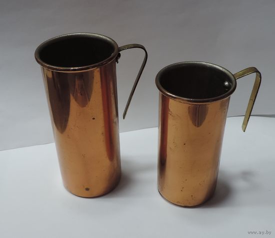 Мерные кружки 70-е годы Европа. Высота 9.5 и 11 см. Медь, латунь.