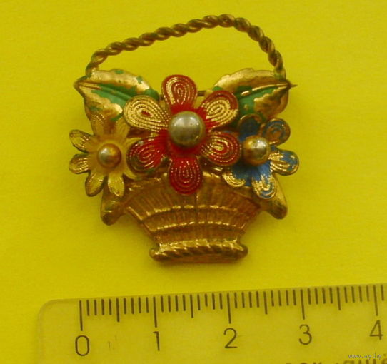 Брошь СССР. Корзинка с цветами. Позолота. 312.