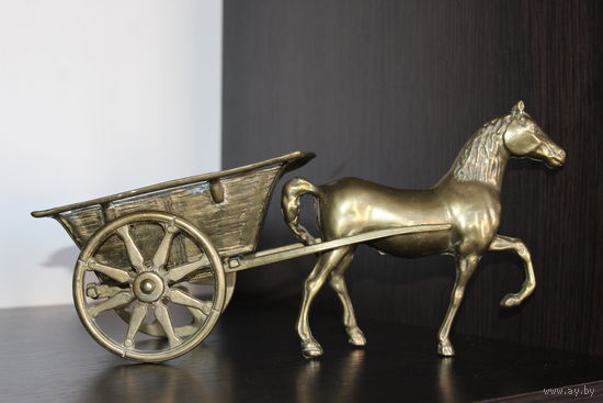Латунная, декоративная статуэтка "Лошадь с повозкой".