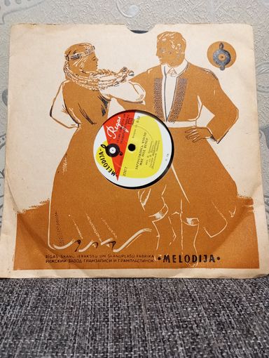 Пластинка патефонная (10") - Сестры Федоровы (вокальный квинтет) - Восемнадцать лет / Загрустилось что-то мне под вечер - РЗГ