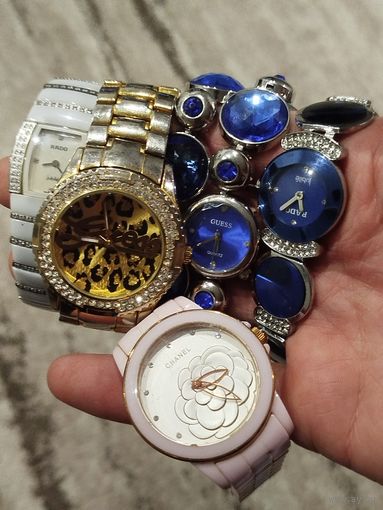 Женские красивые часы,кварц,не проверялись,тяжёлые браслеты,с рубля